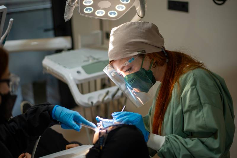 DASRI, Où jeter mes amalgames dentaires et autres déchets d’activités en tant que chirurgien dentiste ou centre dentaire à Nîmes dans le Gard (30)